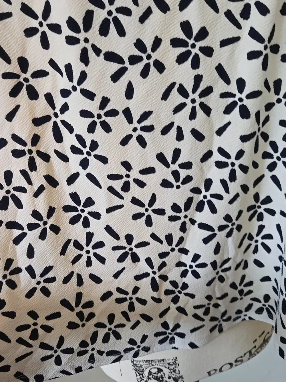 Le Lis White and Navy Floral Skirt - Women - Picture 4 of 5